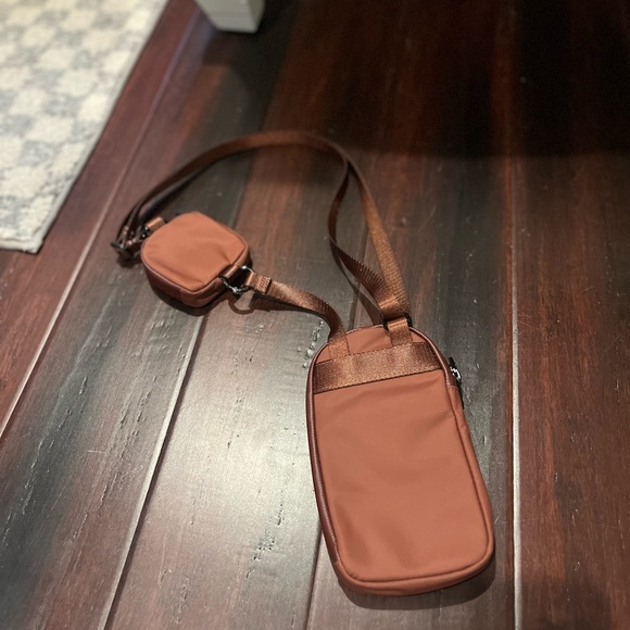 Lululemon Athletica Canyon Crossbody Bag - Picture 2 of 4